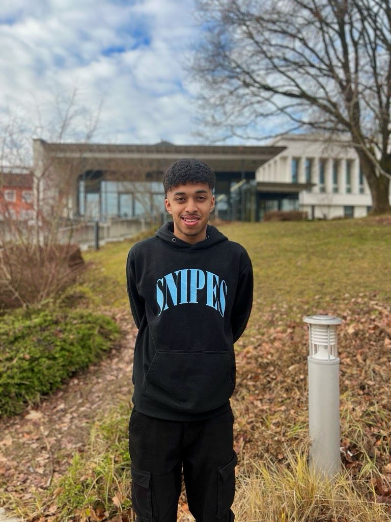 Alexander Golden, 11b